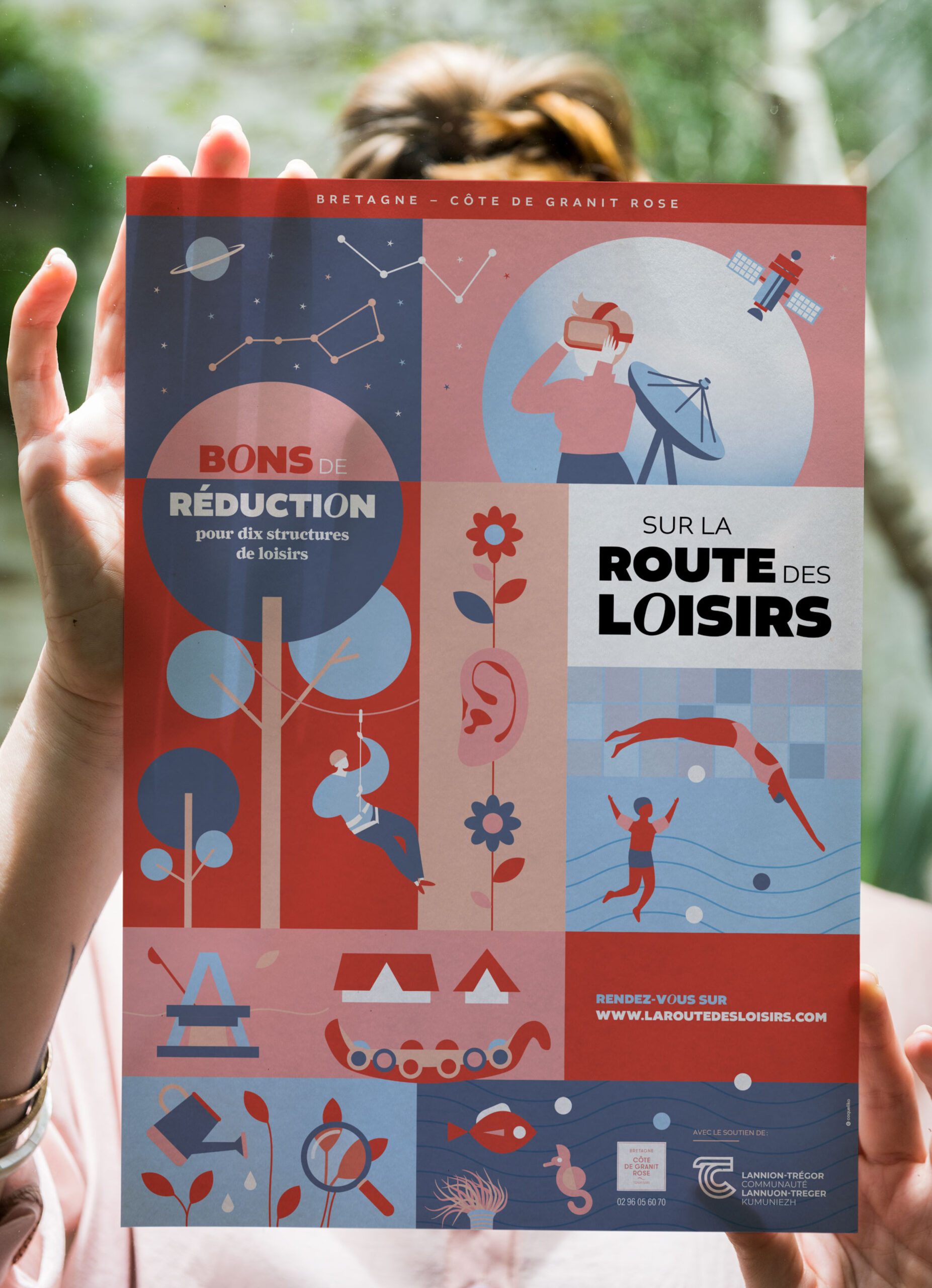 Signalétique et affichage des supports de la Route des Loisirs dans un Office de Tourisme